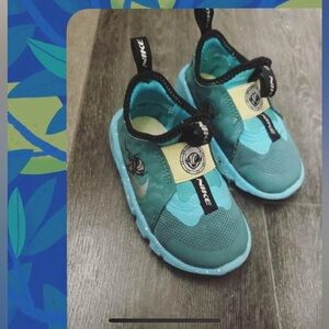 Barely used Nike sneakers